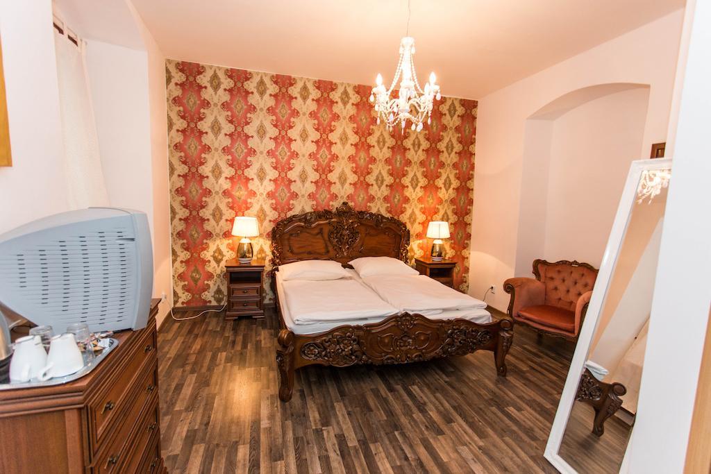 Old City Hotel Братислава Екстериор снимка