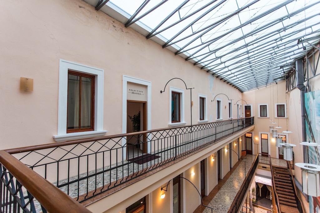 Old City Hotel Братислава Екстериор снимка